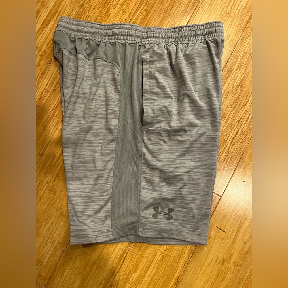 Men’s underarmour grey space dyed shorts.  EUC.